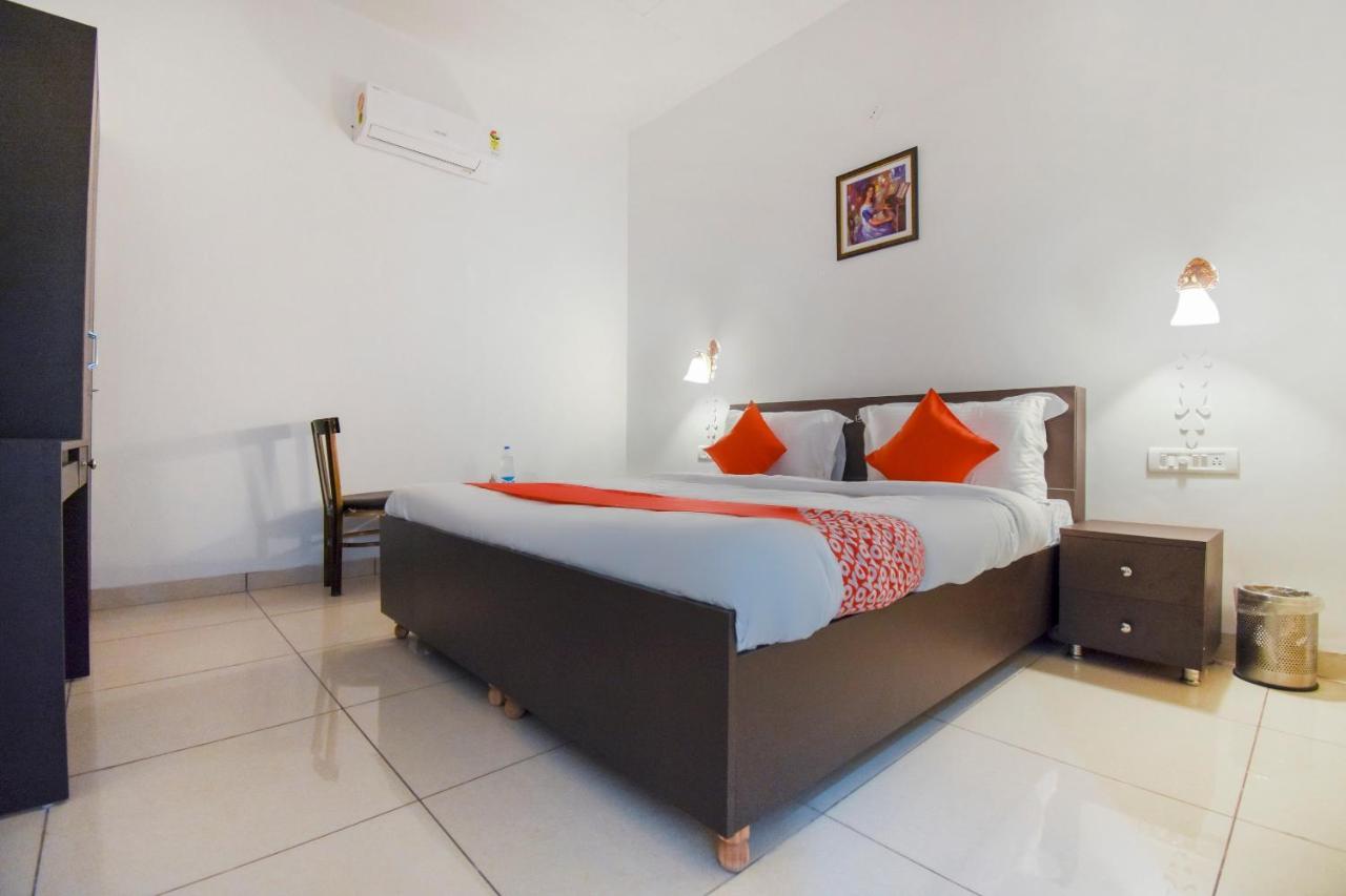 Hotel Oyo 75460 Sky High Residency Ludhiana Esterno foto