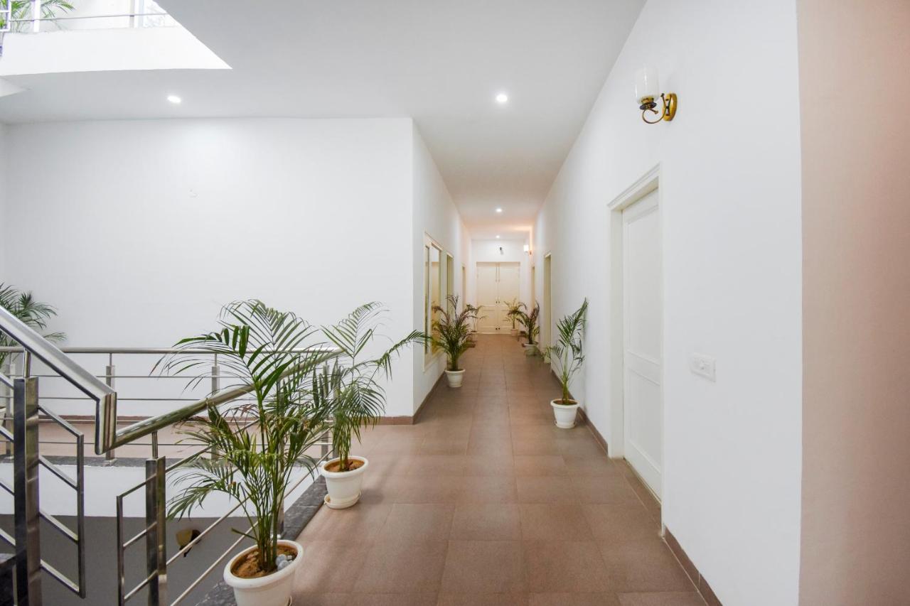 Hotel Oyo 75460 Sky High Residency Ludhiana Esterno foto