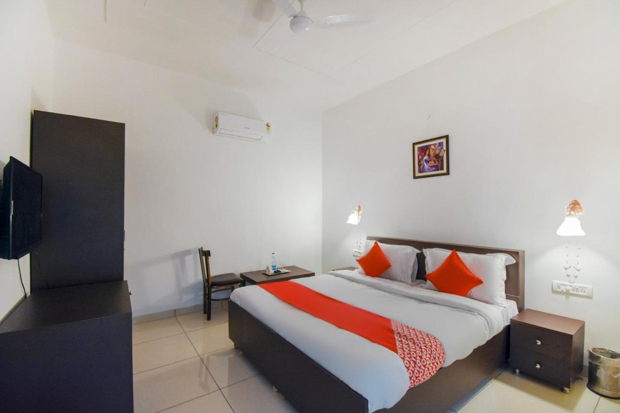 Hotel Oyo 75460 Sky High Residency Ludhiana Esterno foto