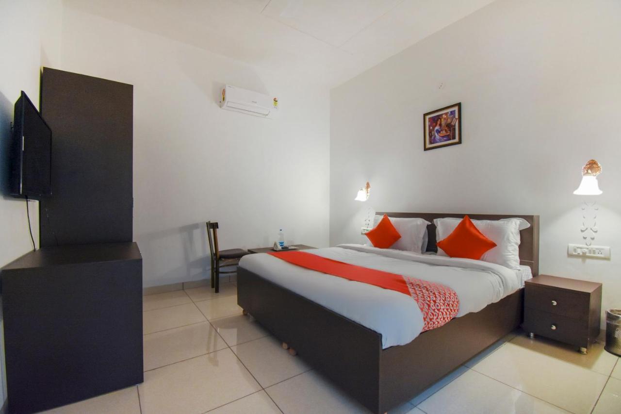 Hotel Oyo 75460 Sky High Residency Ludhiana Esterno foto