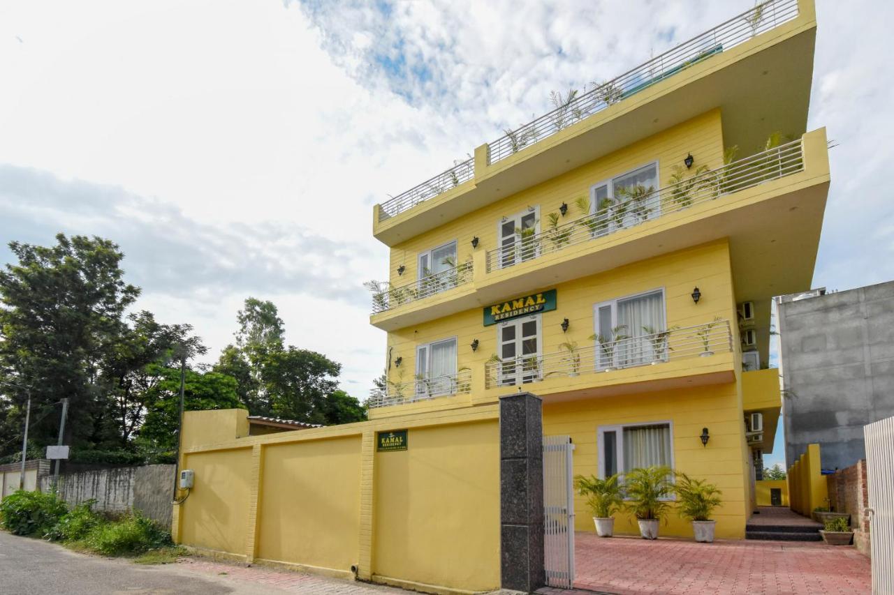 Hotel Oyo 75460 Sky High Residency Ludhiana Esterno foto