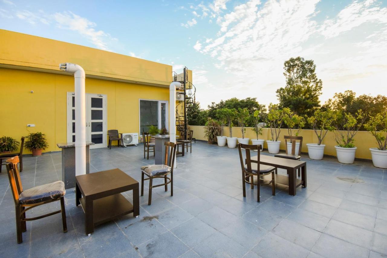 Hotel Oyo 75460 Sky High Residency Ludhiana Esterno foto