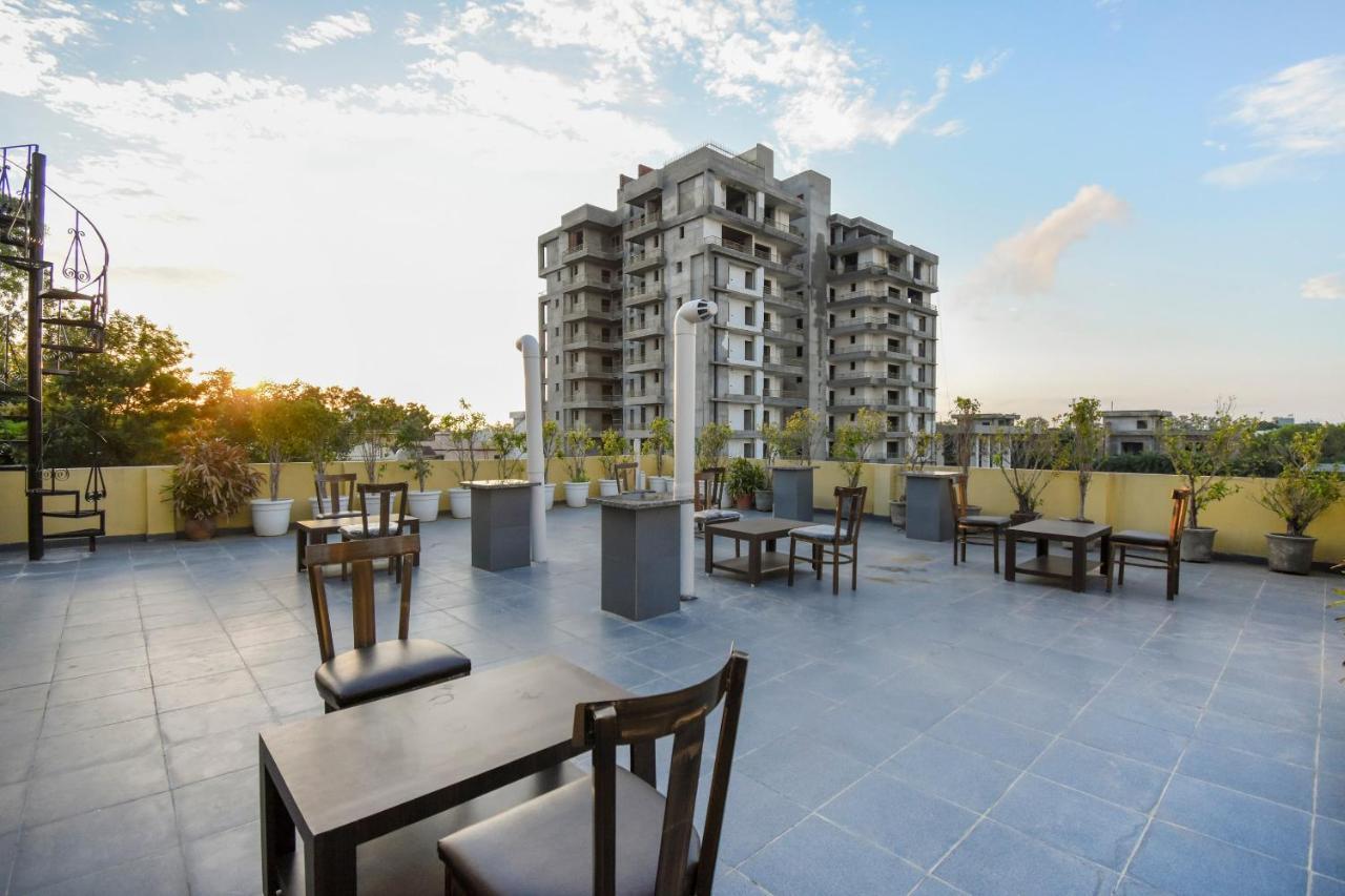 Hotel Oyo 75460 Sky High Residency Ludhiana Esterno foto
