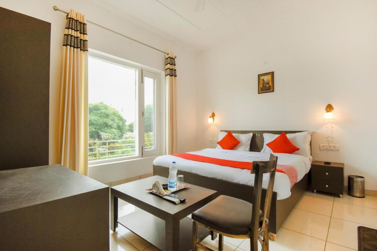 Hotel Oyo 75460 Sky High Residency Ludhiana Esterno foto